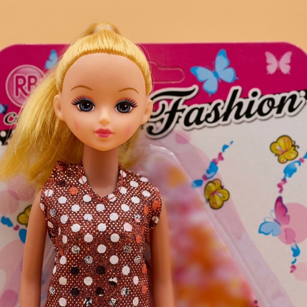 Articulated Fashion Doll 27 cm with 2 Dresses - close-up