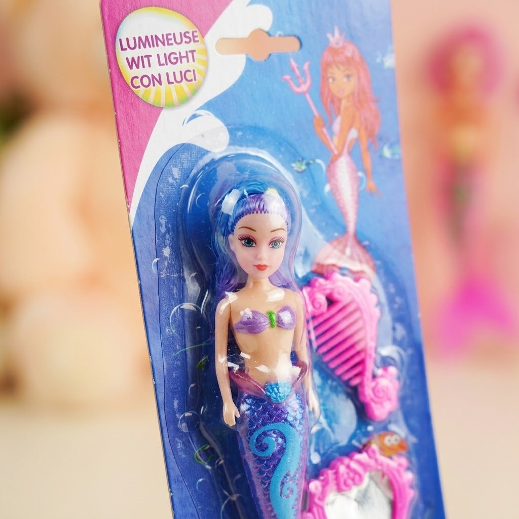 Light-Up Mermaid Doll 22 cm with Comb and Mirror - close-up