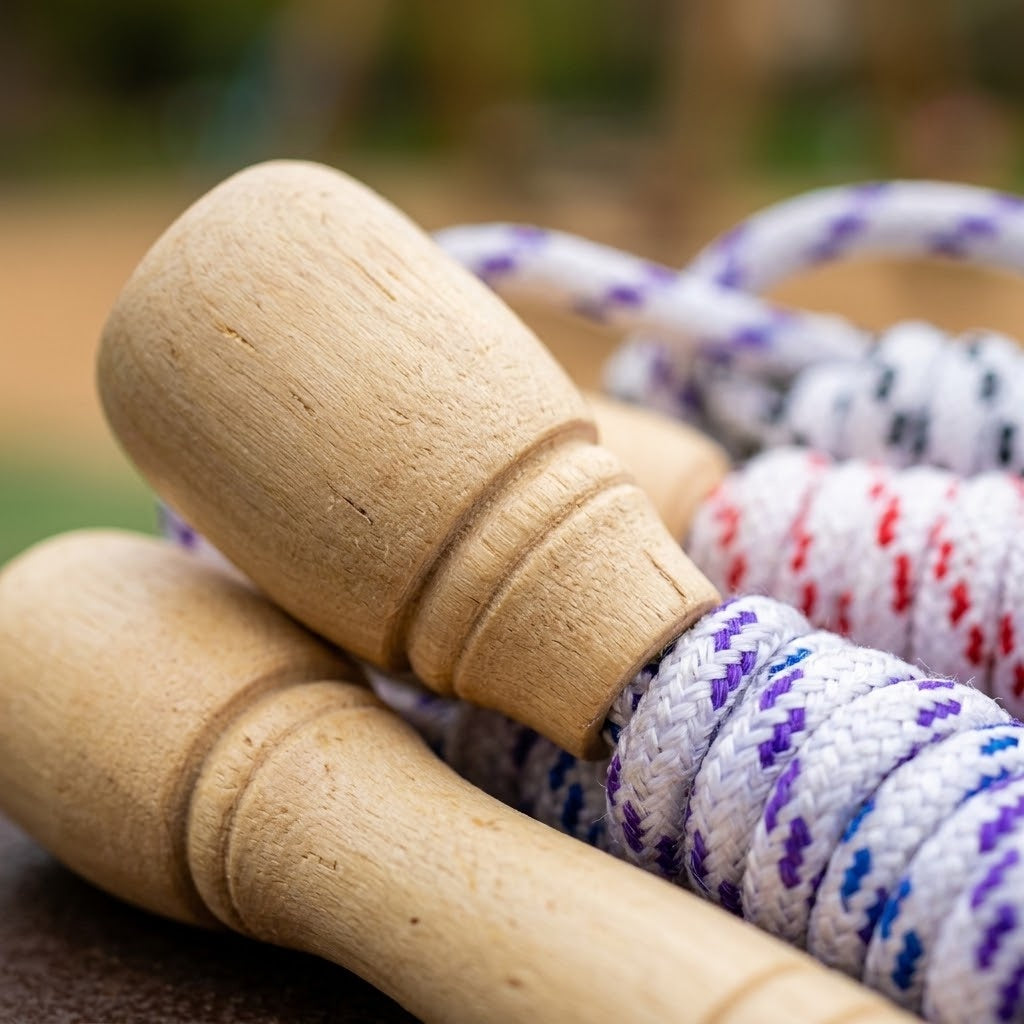 Skipping Rope with Wooden Handles 2 m – 4 Colours - close-up