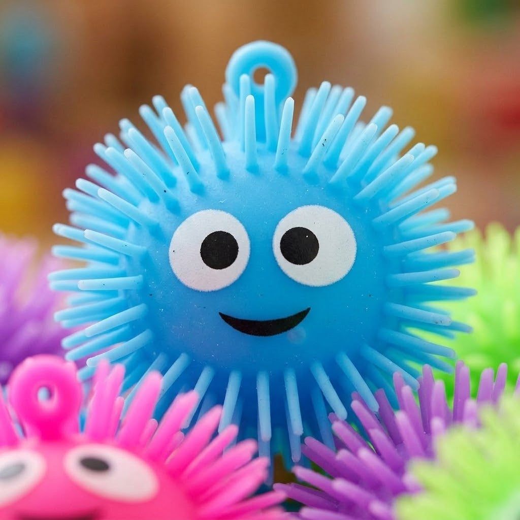 Light-Up Puffer Face Ball Yo-Yo 16 cm - close-up