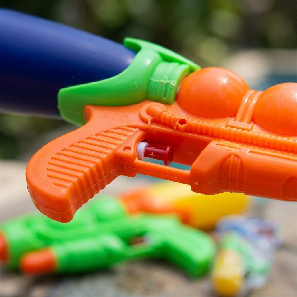 Double Jet Water Gun 30 cm Twin Spray Blaster - close-up