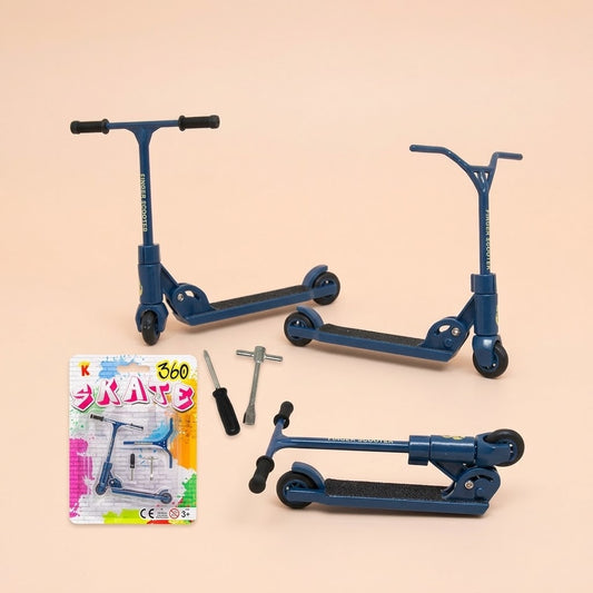 Finger Scooter Foldable 8.5 cm with Tools - studio photo