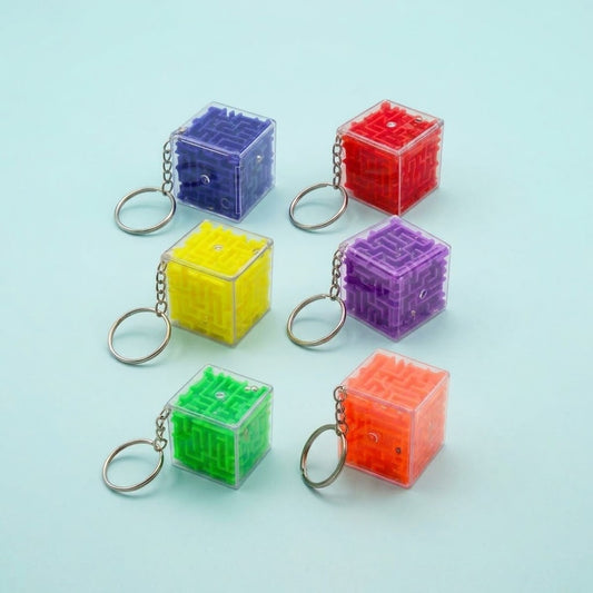 3D Maze Cube Puzzle Keychain – Brain Teaser 3 cm - studio photo