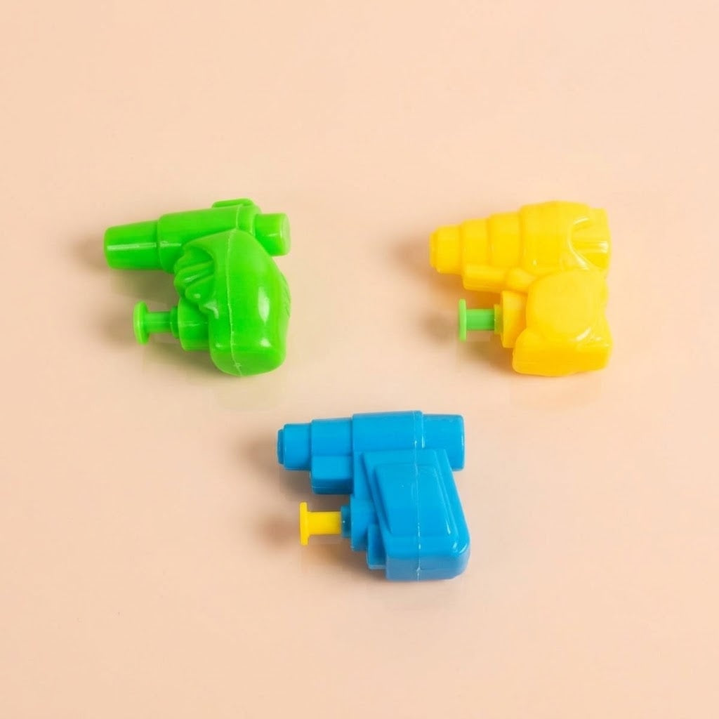 Mini Water Gun 4 cm Tiny Water Pistol Party Favour - studio photo