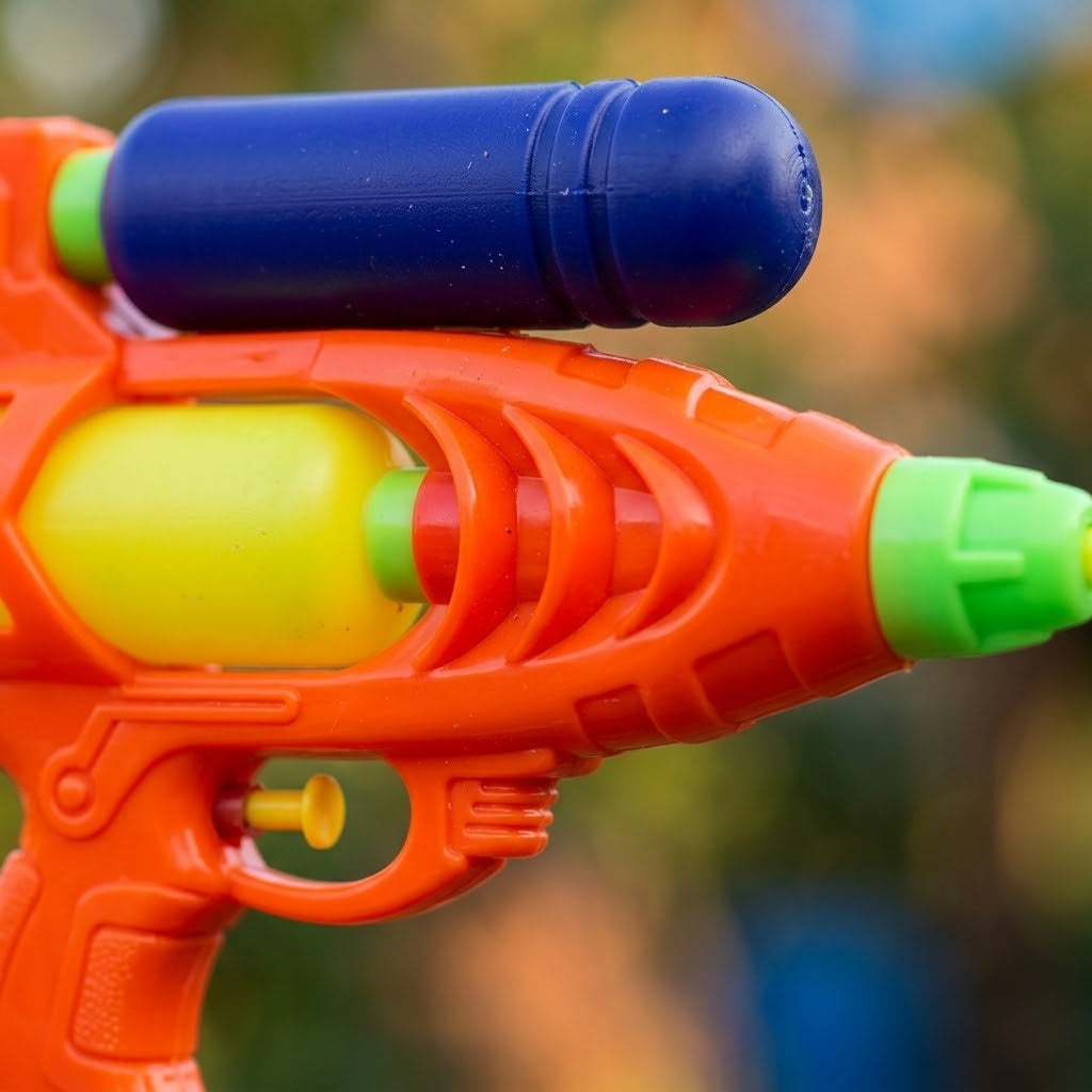 Double Tank Water Gun 34 cm Large Water Blaster - close-up