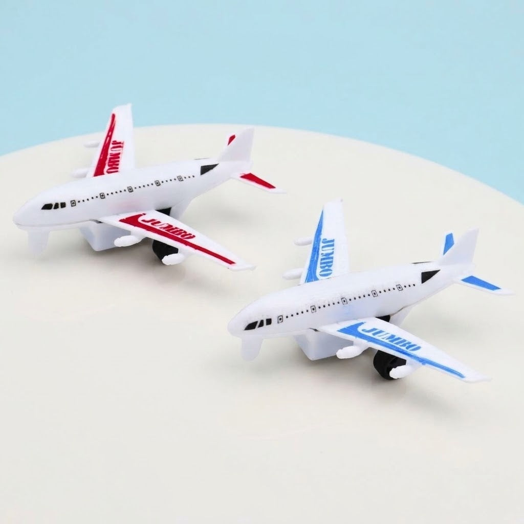 Pull Back Airliner Toy Plane Aeroplane 8 cm - studio photo