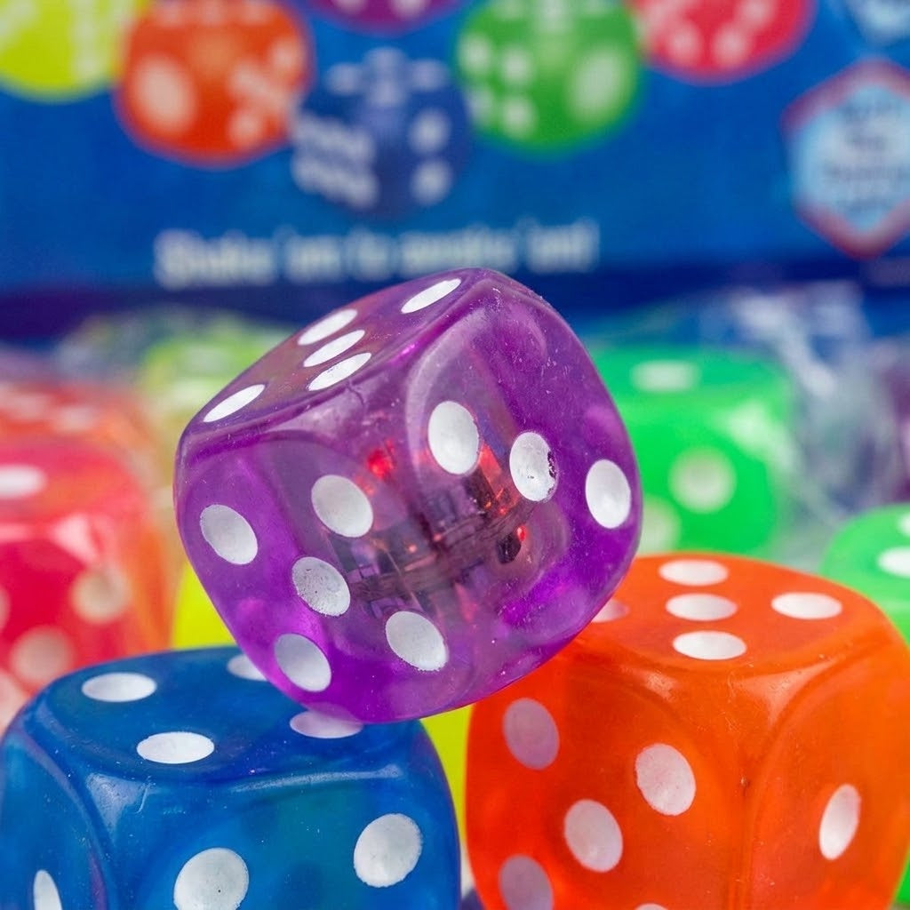 Light-Up Dice Flashing Party Game Die 3.7 cm - close-up