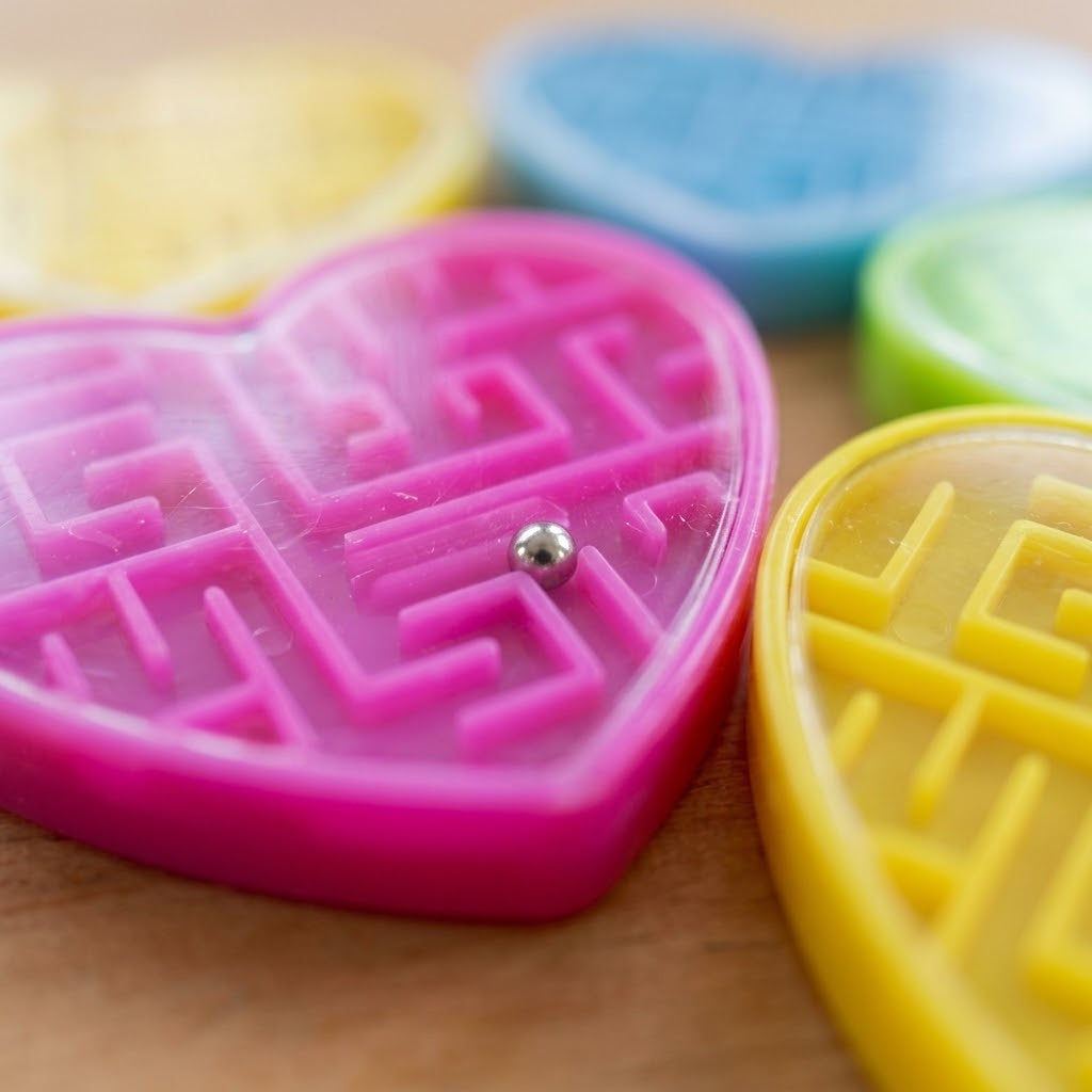 Heart Shaped Mini Maze Puzzle 6 x 6.5 cm - close-up