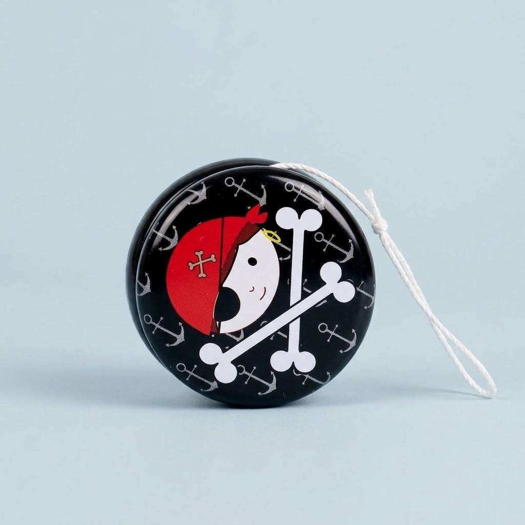 Pirate Metal Yo-Yo 5.2 cm Party Favour - studio photo