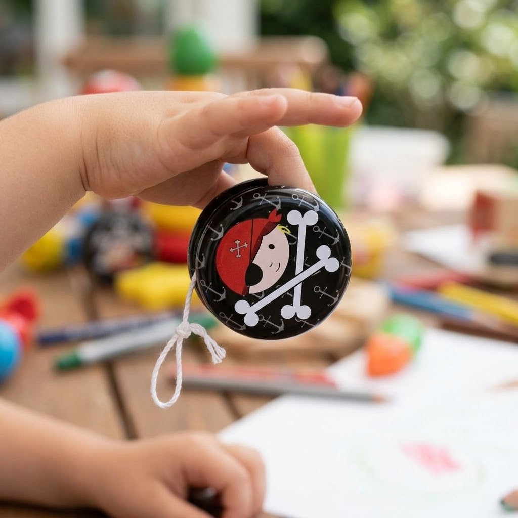 Pirate Metal Yo-Yo 5.2 cm Party Favour - lifestyle photo