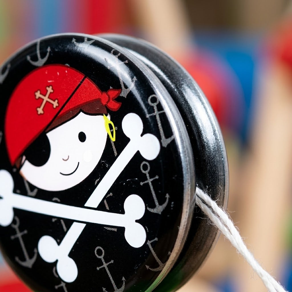 Pirate Metal Yo-Yo 5.2 cm Party Favour - close-up