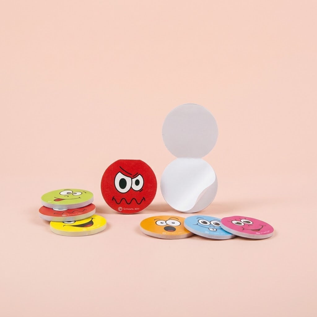 Funny Face Emoji Round Notepad 8 cm 20 Pages - studio photo