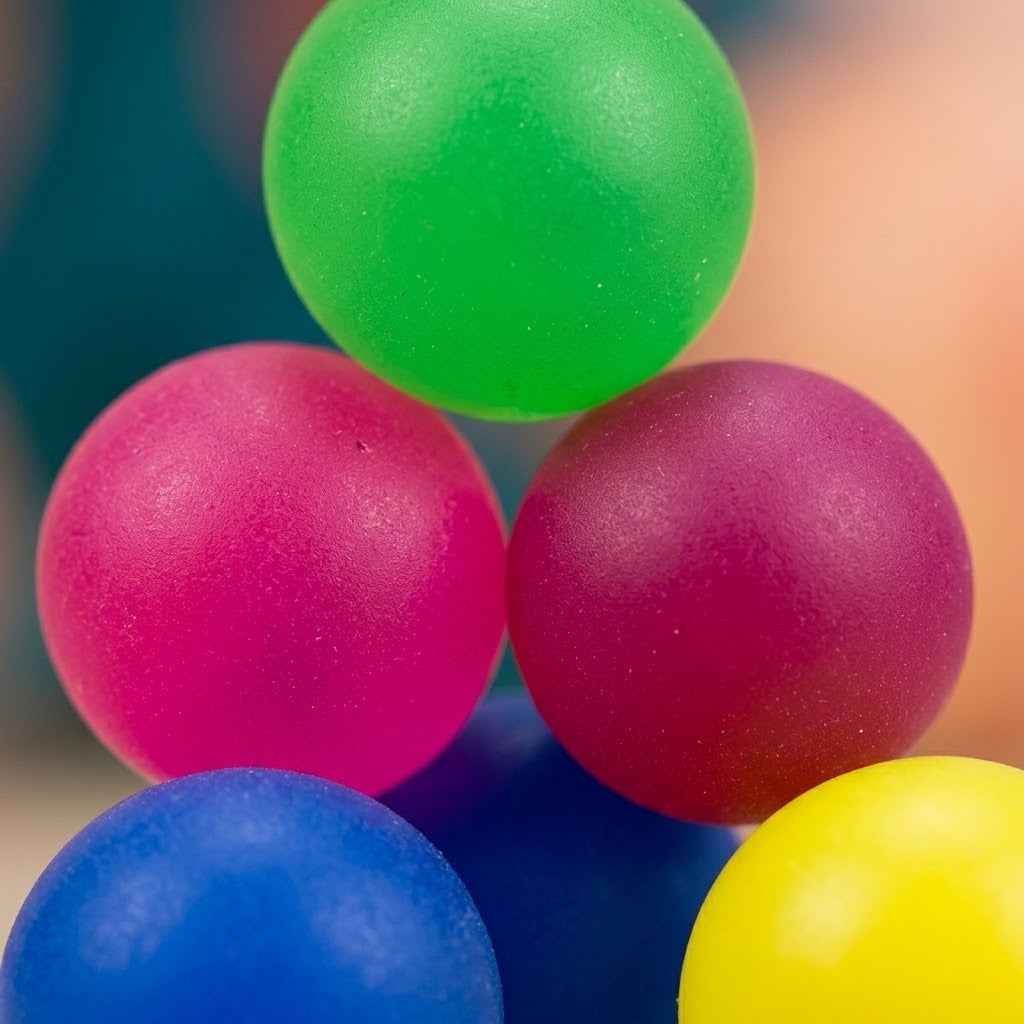 Neon Bouncy Ball Mini Super Ball 25 mm - close-up
